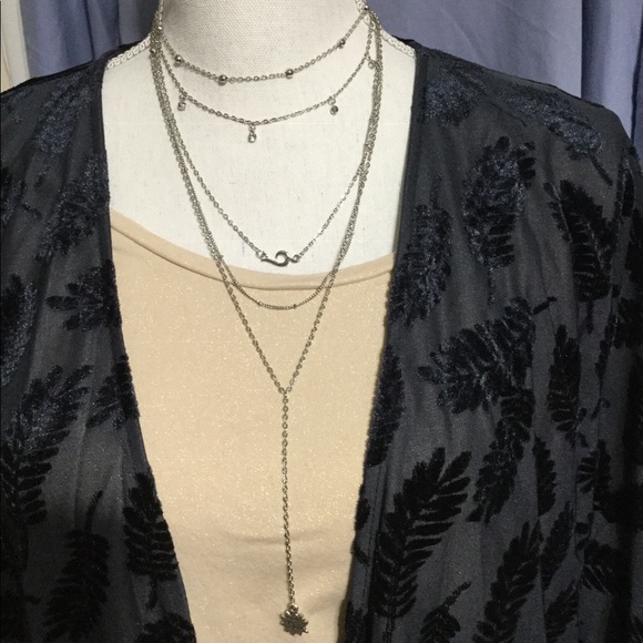 It’s yours Layered necklace silver toned - Picture 3 of 7